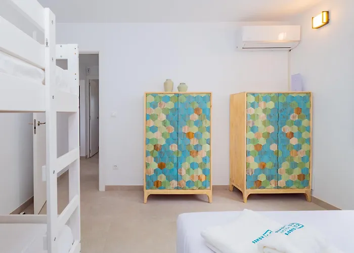 Cubo's Casa Pineda * マラガ